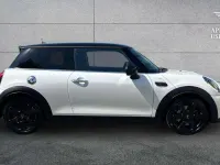 Used Mini Cooper S Classic 176 HP (129 kW) 2022 White Hatchback
