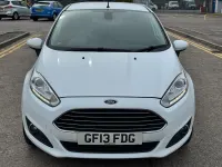 Używany Ford Fiesta Titanium 2013 Biały Hatchback