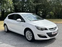 Used Vauxhall Astra Excite 100 HP (73 kW) 2015 White Hatchback