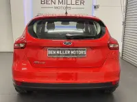 Used Ford Focus Titanium 120 HP (88 kW) 2015 Red Hatchback