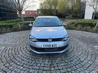Usado VW Polo SE 70 HP (51 kW) 2009 Prateado Citadino