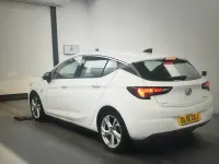 Used Vauxhall Astra SRi 105 HP (77 kW) 2016 White Hatchback