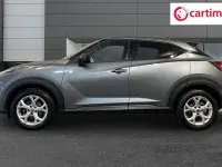 Usado Nissan Juke N-Connecta 114 HP (83 kW) 2022 Cinzento SUV