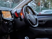 Gebraucht Toyota Aygo x-press 69 PS (50 kW) 2015 Blau Kleinwagen