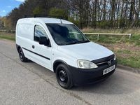 Used Vauxhall Combo 75 HP (55 kW) 2007 White MPV