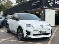 Used Renault R5 Komfort 110 kW (150 HP) 2026 Special twotone metallic  arctic white with blac Hatchback