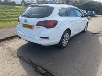 Used Vauxhall Astra Elite 2014 White Estate
