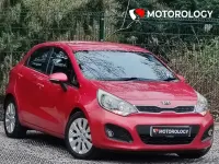 Usado Kia Rio 107 CV (78 kW) 2012 Rojo Utilitario