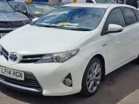 Used Toyota Auris Hybrid 2014 White Hatchback