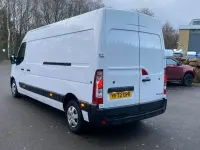 Käytetty Renault Master Business 135 HP (99 kW) 2023 Valkoinen Tila-auto
