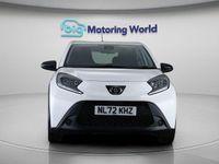 Used Toyota Aygo X PURE 71 HP (52 kW) 2022 White SUV