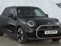 Usado Mini Cooper Hatch 113 kW (154 CV) 2025 Negro Utilitario