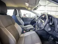 Usado Toyota Auris 116 HP (85 kW) 2015 Azul Citadino