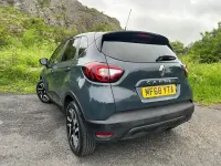 Used Renault Captur Iconic 90 HP (66 kW) 2018 Blue/black SUV