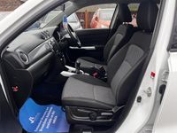Second-hand Suzuki Vitara SZ-T 120 CP (88 kW) 2015 Alb SUV
