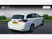 Used Toyota Auris Hybrid 2018 White Estate