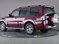 Used Mitsubishi Shogun 187 HP (137 kW) 2015 Red SUV