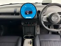 Usado Mini Cooper Hatch 113 kW (154 CV) 2025 Negro Utilitario