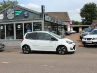 Used Renault Twingo Dynamique 75 HP (55 kW) 2012 White Hatchback