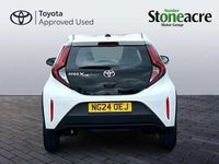 Used Toyota Aygo X PURE 72 HP (52 kW) 2024 White SUV