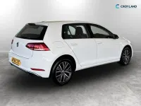 Used VW Golf VII SE 110 HP (80 kW) 2018 White Hatchback