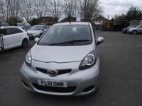 Używany Toyota Aygo 67 KM (49 kW) 2011 Srebrny Hatchback