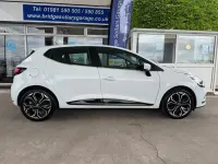 Used Renault Clio Dynamique 110 HP (80 kW) 2017 Glacier white Hatchback