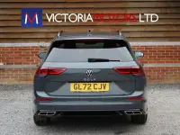 Begagnad VW Golf VIII R-line 2022 Grå Kombi