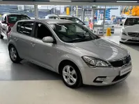 Używany Kia Ceed 124 KM (91 kW) 2009 Srebrny Hatchback