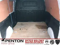 Second-hand Vauxhall Combo S 100 CP (73 kW) 2024 Alb Monovolum