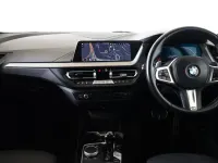 Usado BMW 120 M Sport 187 CV (137 kW) 2023 Gris Utilitario