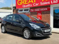 Used Peugeot 208 Signature Sky 82 HP (60 kW) 2019 Black Hatchback