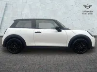 Używany Mini Cooper Hatch 113 kW (154 KM) 2025 Biały Hatchback