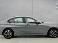 Usado BMW 330e Sport Line 288 HP (211 kW) 2023 Cinzento