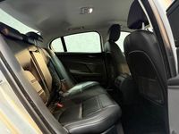 Begagnad Jaguar XE Prestige 2015 Silver Sedan