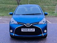 Used Toyota Yaris 99 HP (72 kW) 2015 Blue Hatchback