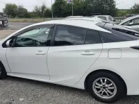 Used Toyota Prius Active 122 HP (89 kW) 2017 White Hatchback