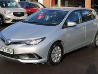 Used Toyota Auris Active 99 HP (72 kW) 2017 Silver Hatchback