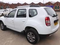 Used Dacia Duster Lauréate 110 HP (80 kW) 2017 White SUV
