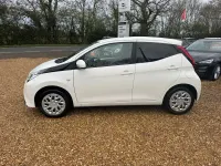 Used Toyota Aygo X-play 70 HP (51 kW) 2018 White Hatchback