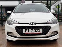 Used Hyundai i20 SE 84 HP (61 kW) 2017 White Hatchback