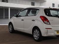 Used Hyundai i20 Classic 85 HP (62 kW) 2013 White Hatchback