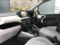 Used Hyundai i10 Premium 67 HP (49 kW) 2022 White Hatchback