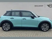 Usado Mini Cooper Hatch 154 CV (113 kW) 2024 Verde Utilitario
