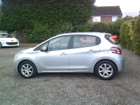 Gebraucht Peugeot 208 2015 Silber Kleinwagen