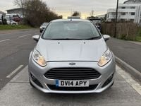 Begagnad Ford Fiesta Zetec 2014 Silver Halvkombi