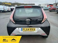 Używany Toyota Aygo X-clusiv 2014 Czarny Hatchback