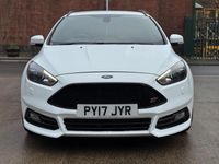 Used Ford Focus ST 185 HP (136 kW) 2017 White Estate