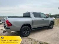 Usado Toyota HiLux 150 HP (110 kW) 2022 Prateado Pickup