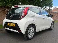 Gebraucht Toyota Aygo X-play 71 PS (52 kW) 2021 Weiß Kleinwagen